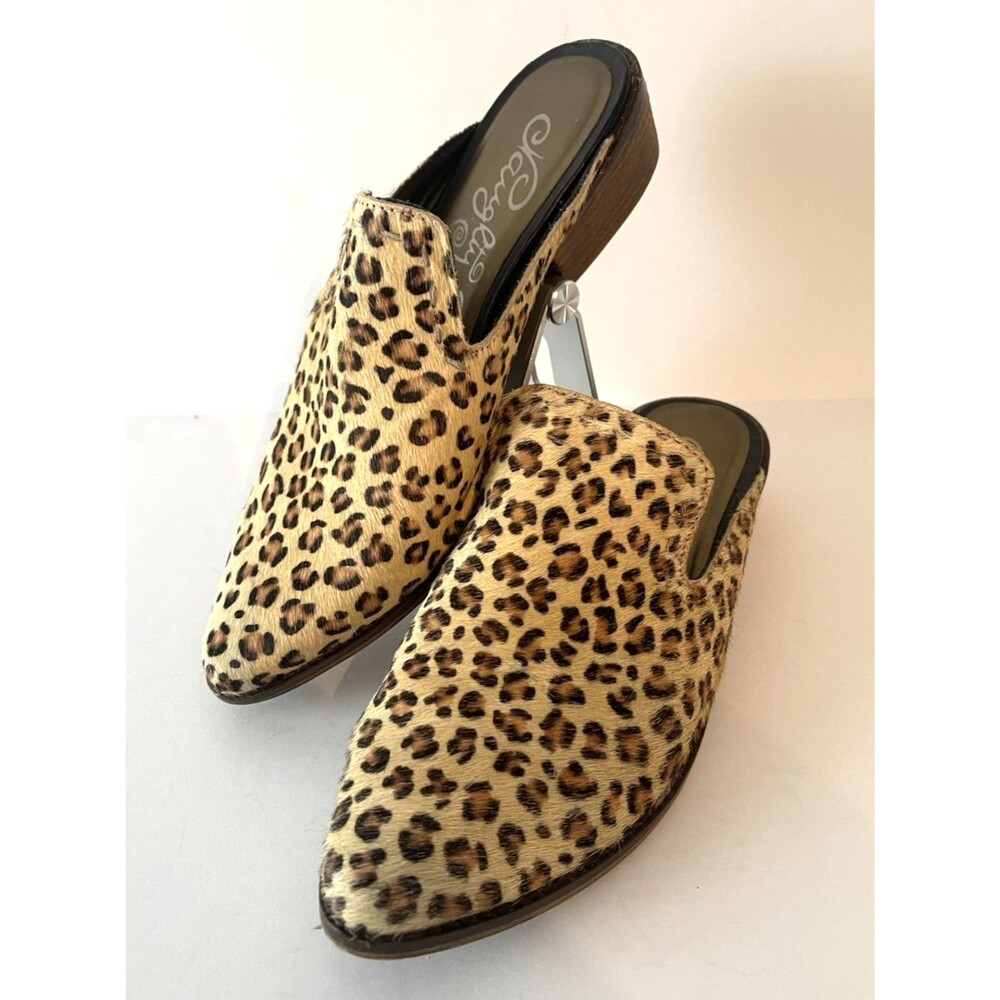Naughty Monkey Leopard wmns mule 1.5 inch heels sz 8 #edgy #avantguard #bold